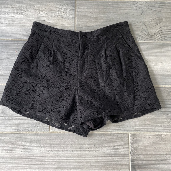BLACK LACE SHORTS - Picture 1 of 4